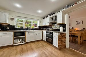 Kitchen/Breakfast- click for photo gallery